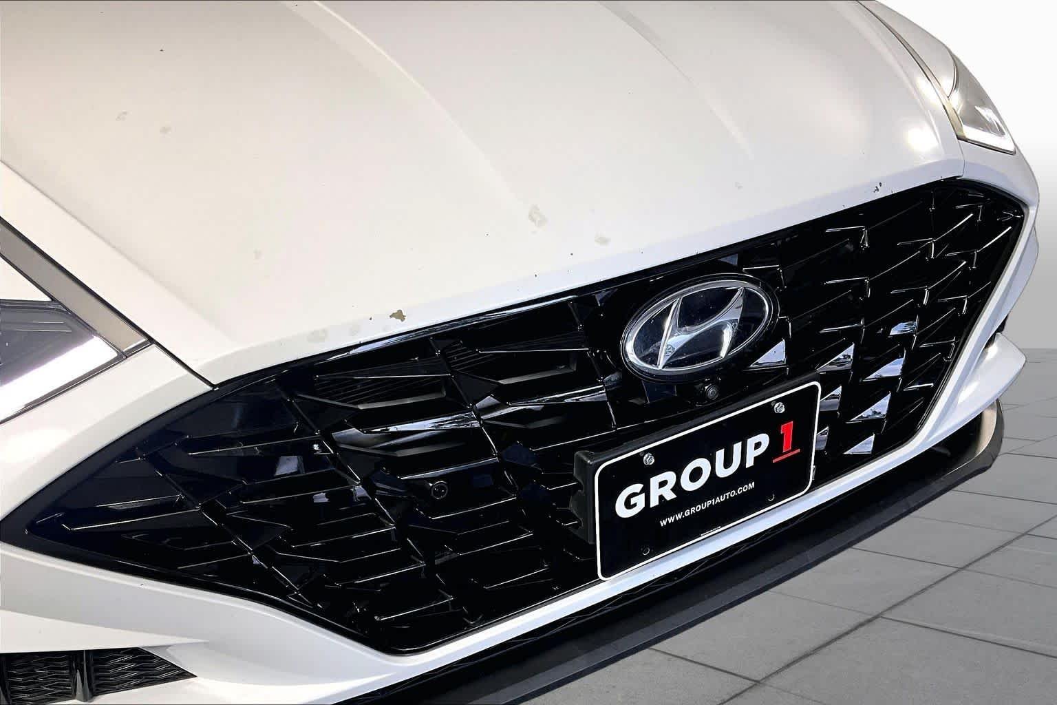 Used 2021 Quartz White Hyundai Limited image 28