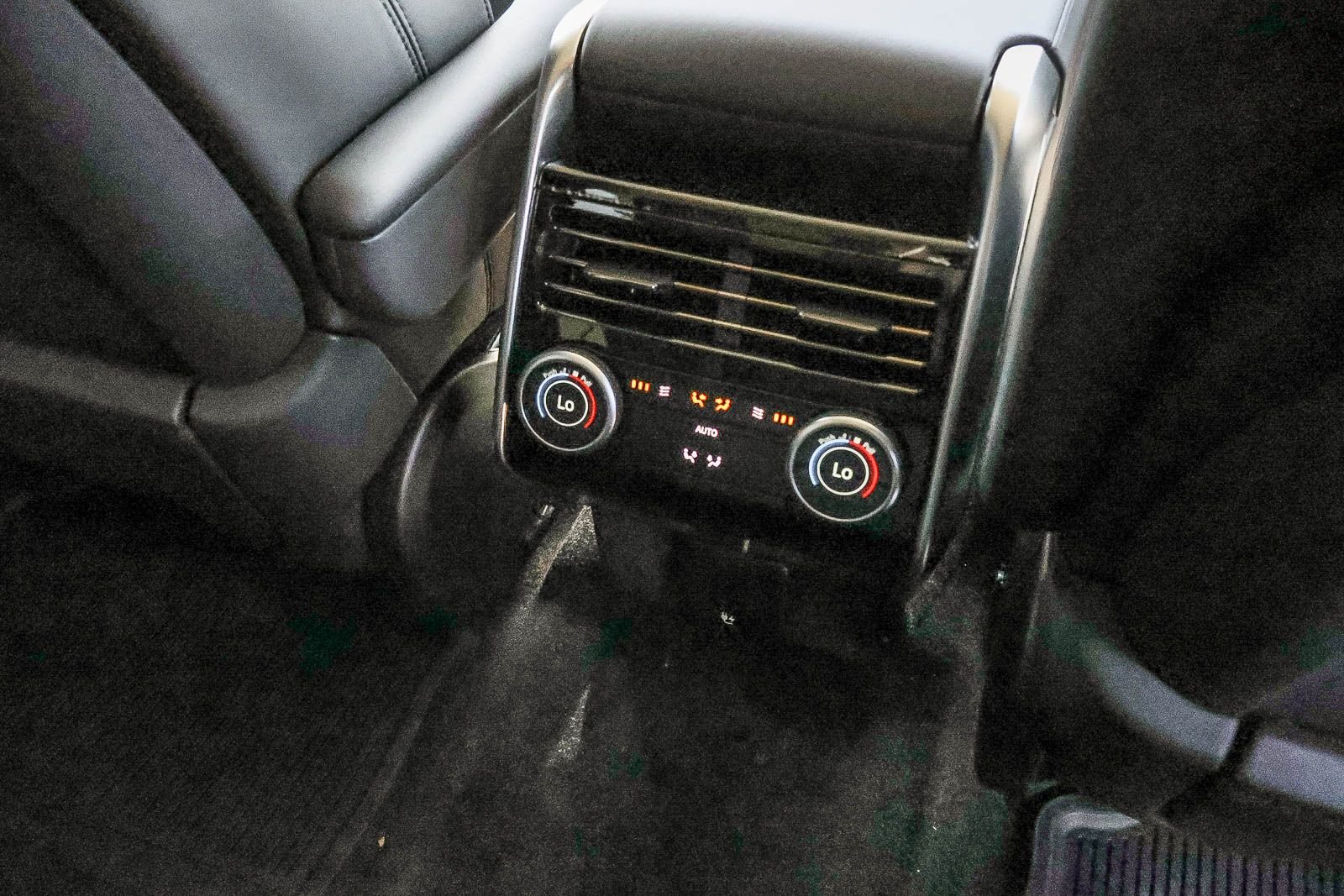 New 2026 Carpathian Grey Land Rover SE image 19