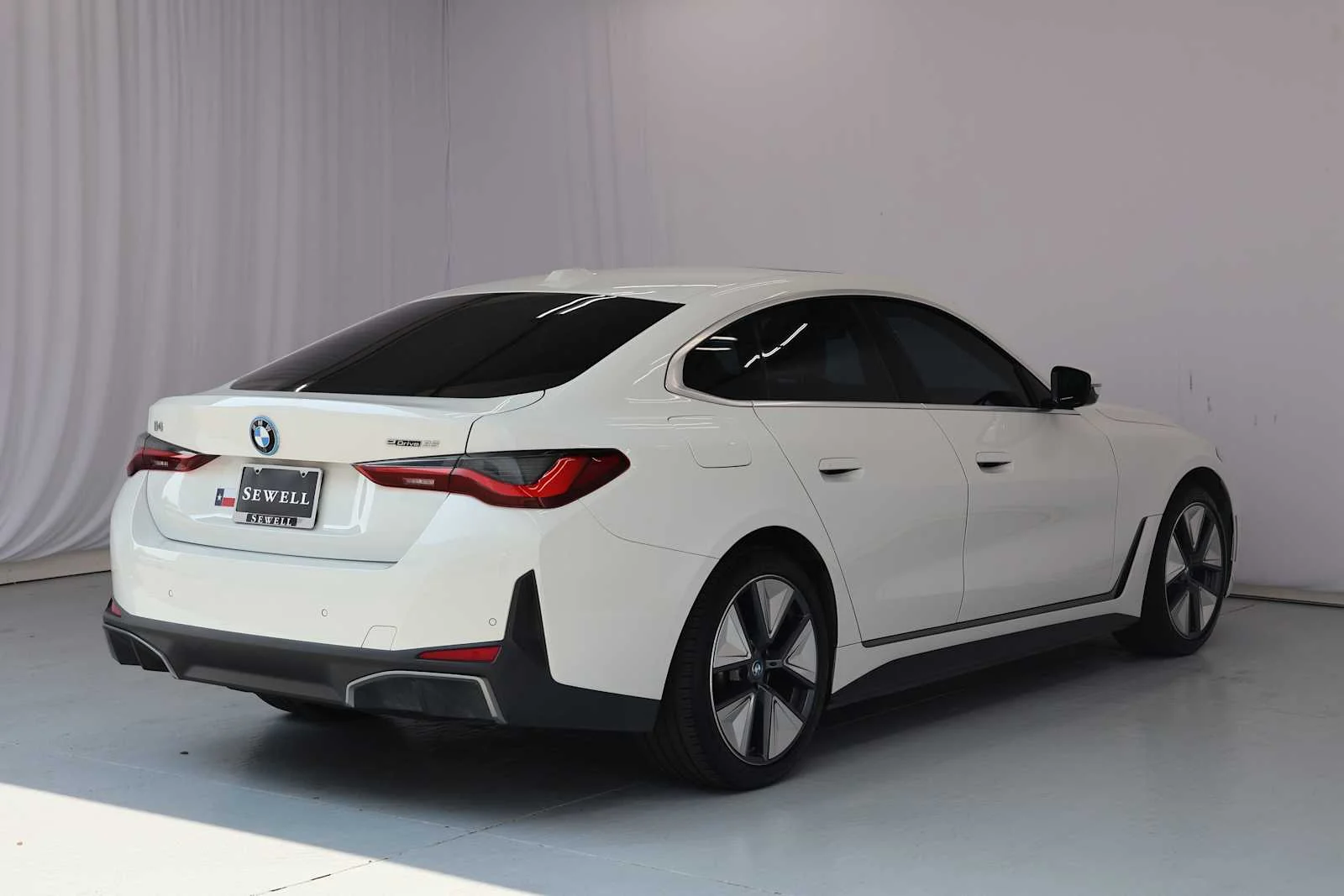 Used 2023 Alpine White BMW eDrive35 image 10