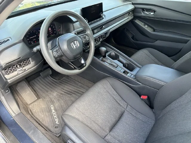 Used 2025  Honda SE image 17