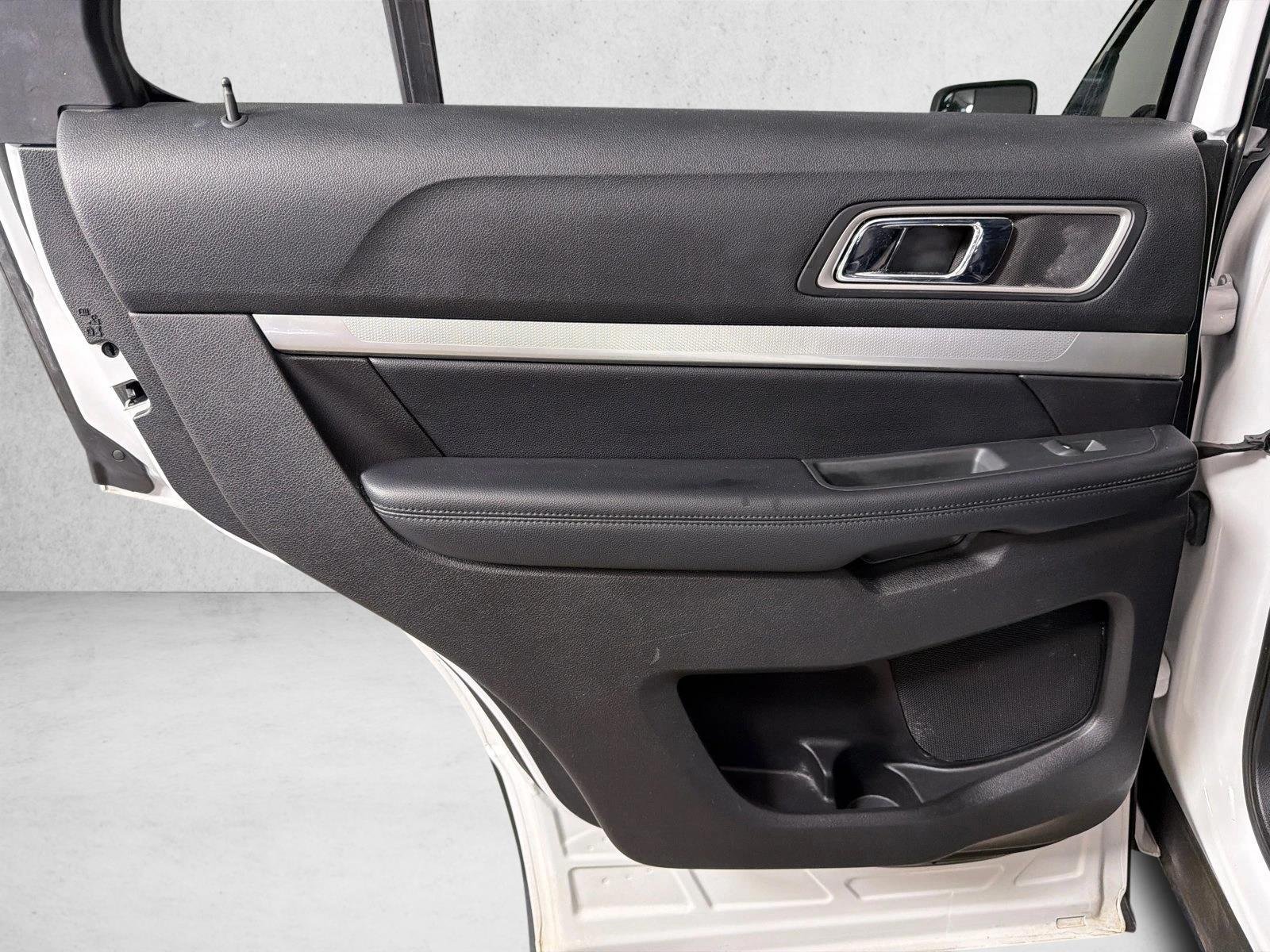 Used 2017 Oxford White Ford XLT image 21