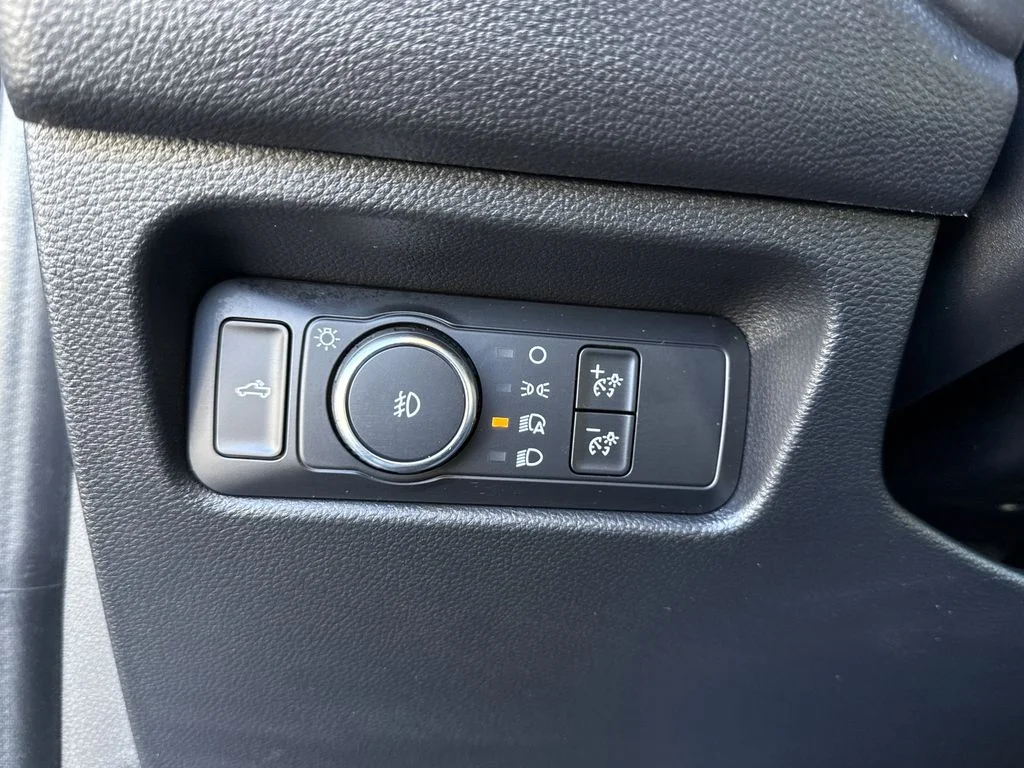 Used 2025 Gray Ford Lariat image 25