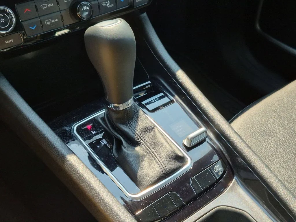Used 2024 Black Jeep Latitude image 17