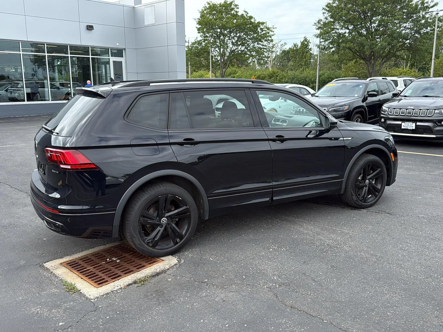Used 2023 Deep Black Pearl Volkswagen SE R-Line Black image 9