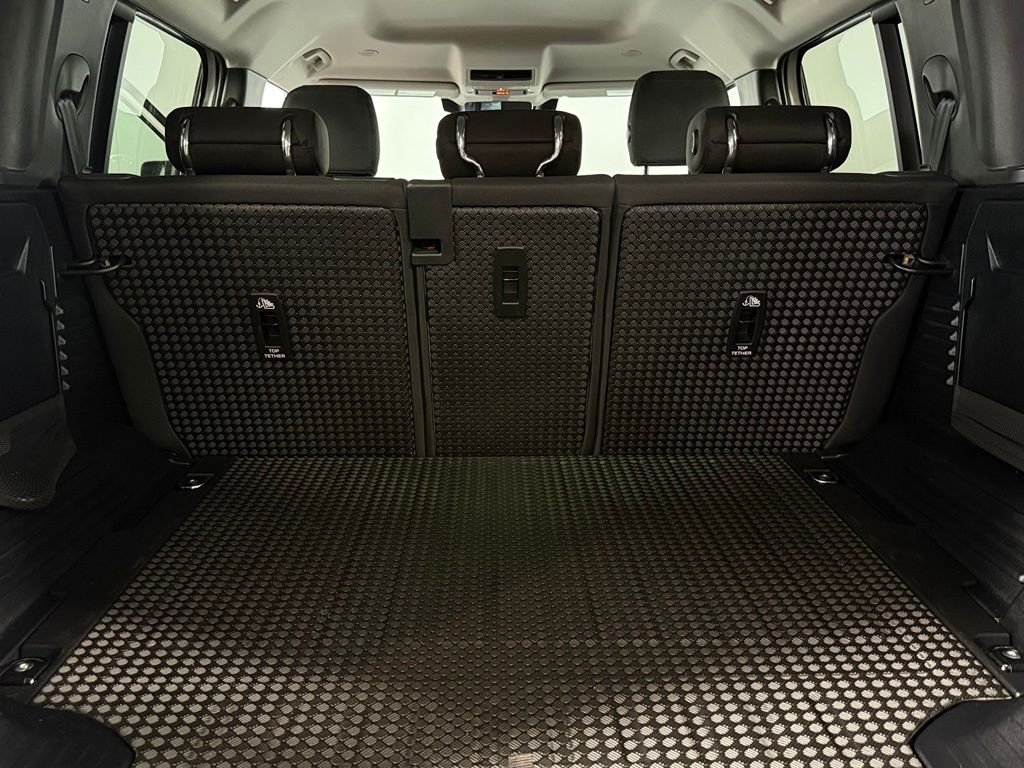 Used 2023 Fuji White Land Rover Standard image 19