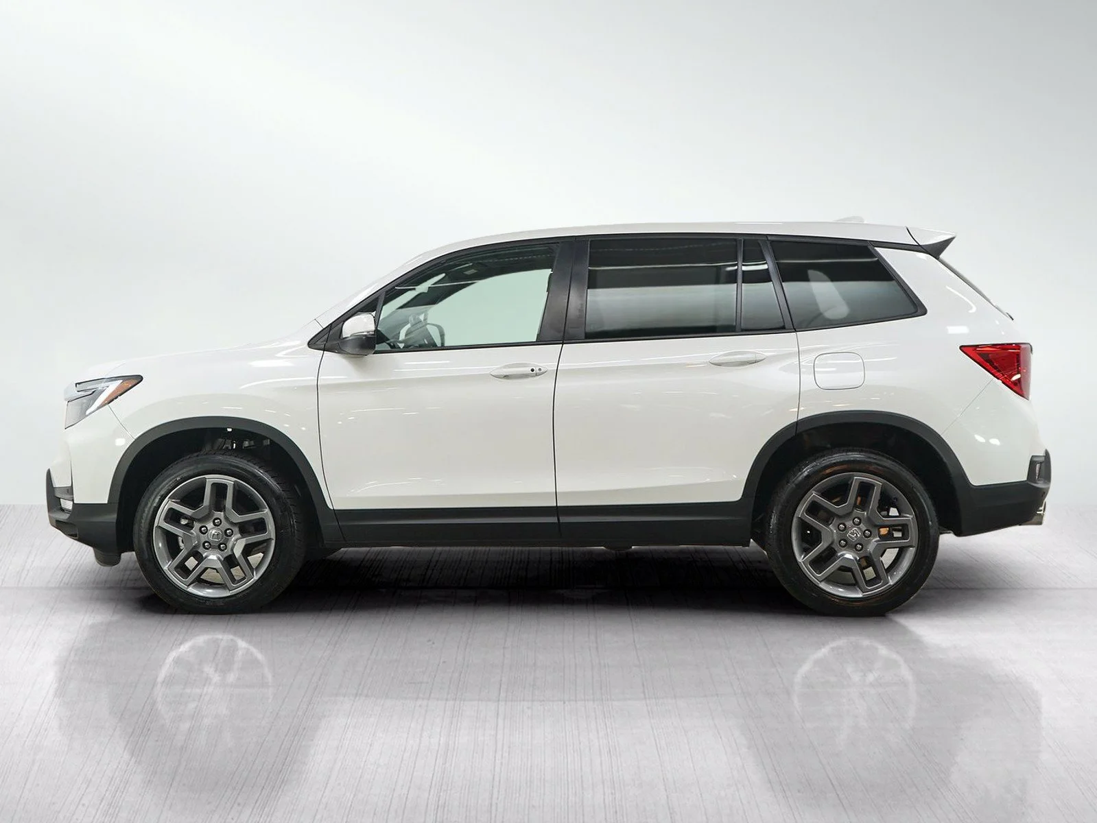 Used 2023 Honda Passport EX-L with VIN 5FNYF8H54PB039220 for sale in Burnsville, Minnesota