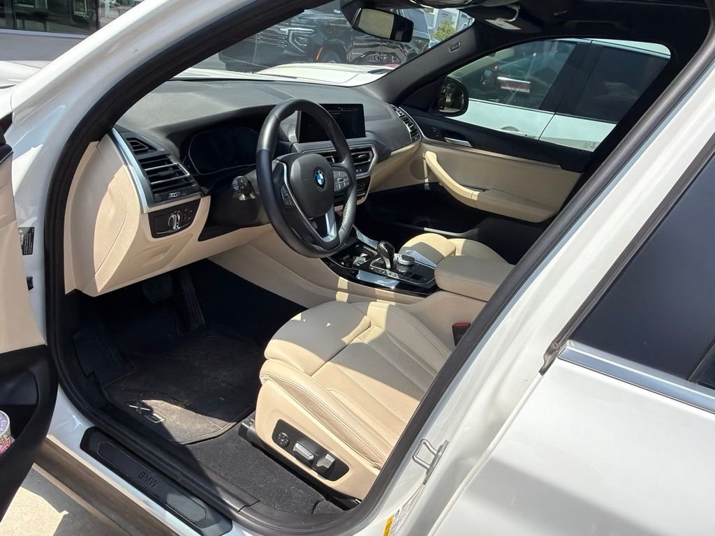 Used 2022 White BMW sDrive30i image 4