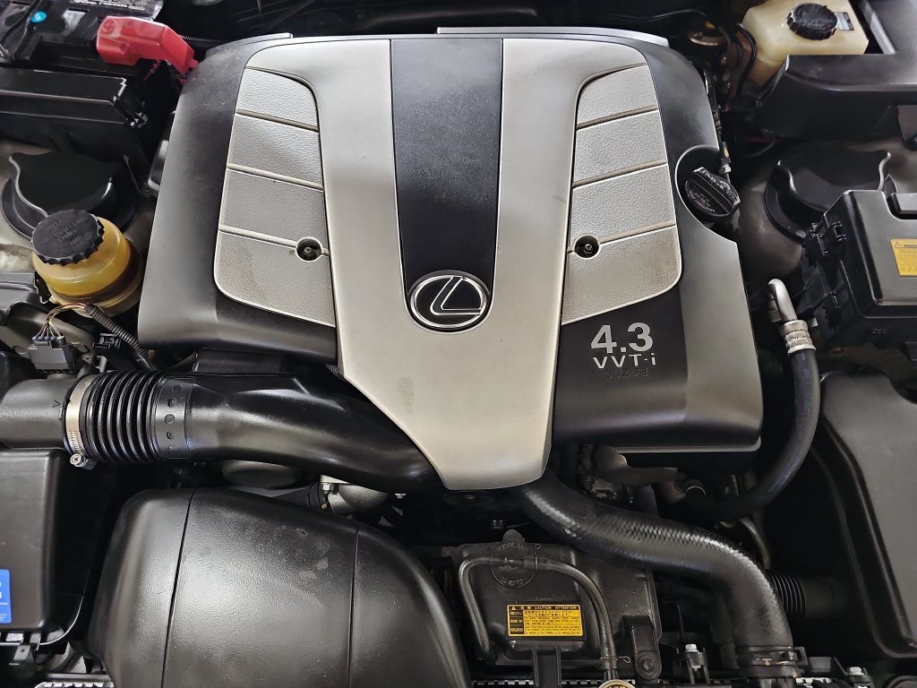 Used 2002 Silver Lexus 430 image 27