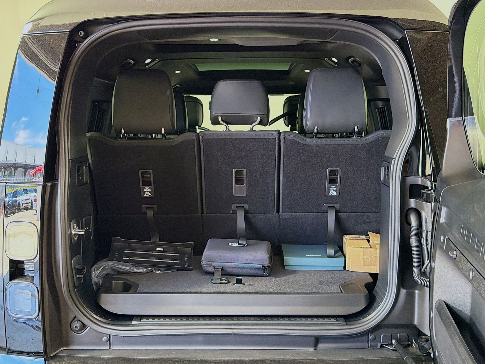 New 2026 Santorini Black Land Rover S image 29