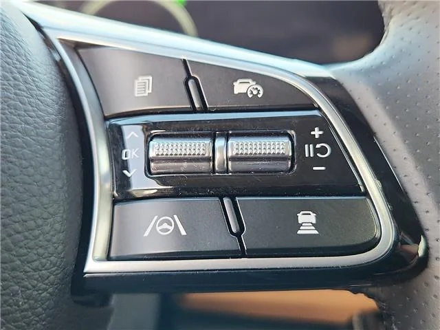 Used 2024 White KIA SX (DCT) All-Wheel Drive image 15