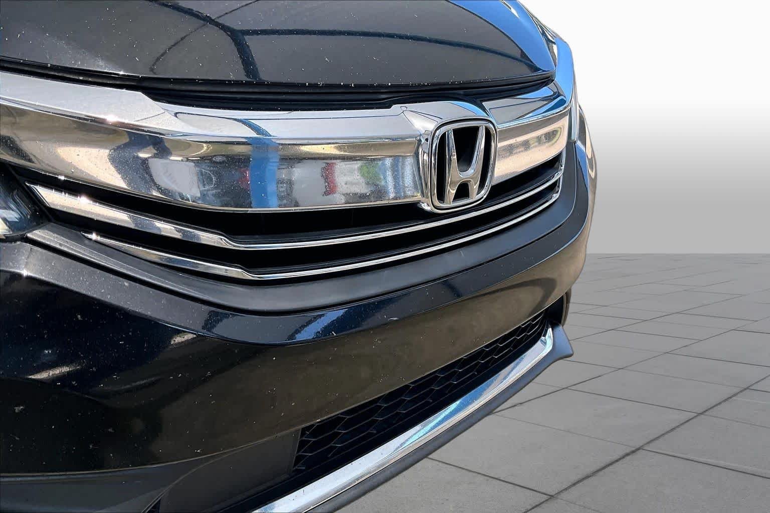 Used 2017 Crystal Black Pearl Honda Touring image 30