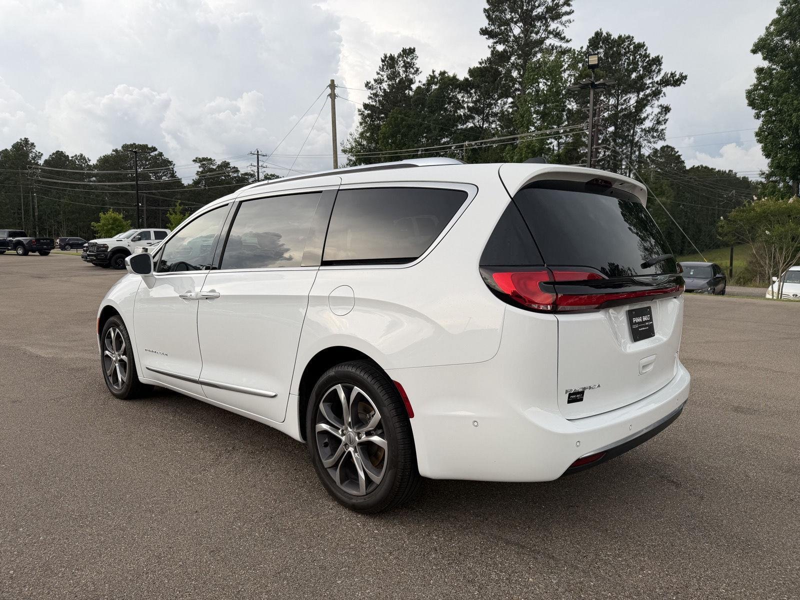 Used 2024 Bright White Clearcoat Chrysler Pinnacle image 4