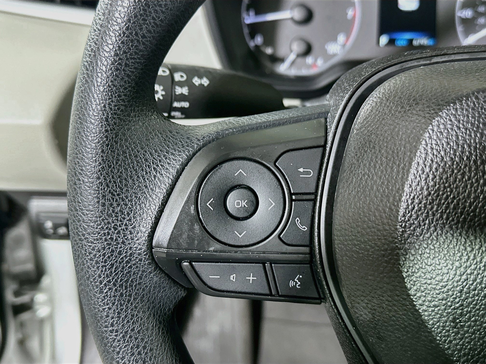 Certified Used 2025 Classic Silver Metallic Toyota LE image 16