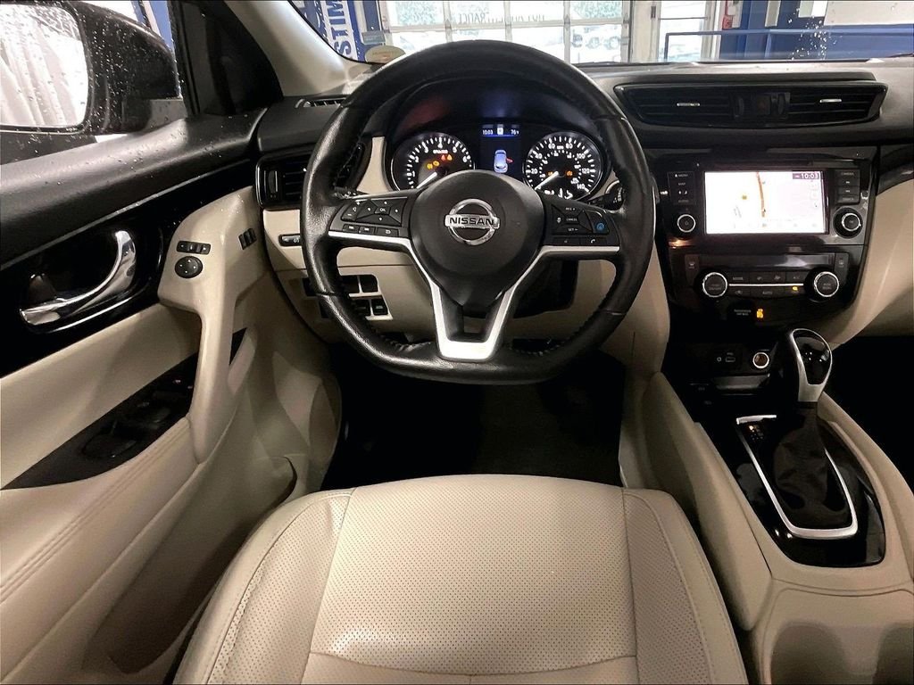 Used 2021 Red Nissan SL image 17