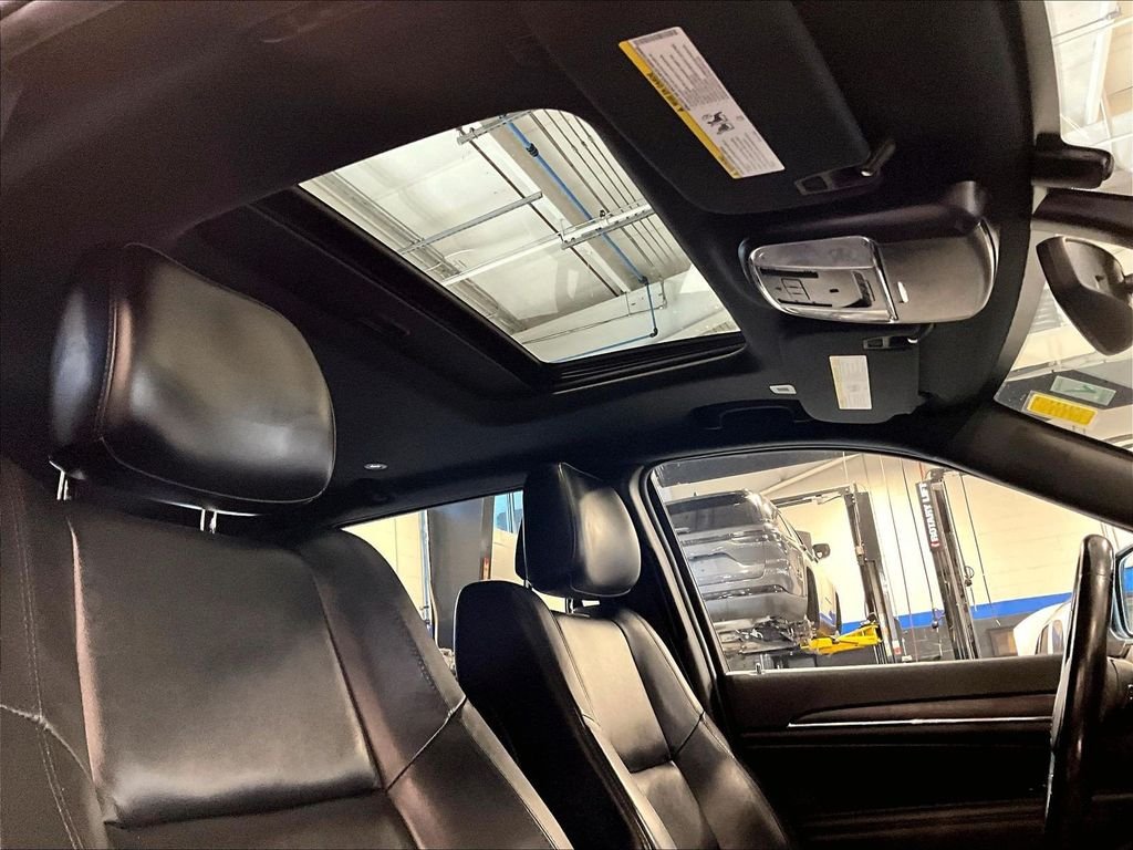 Used 2020 Silver Jeep Limited image 23