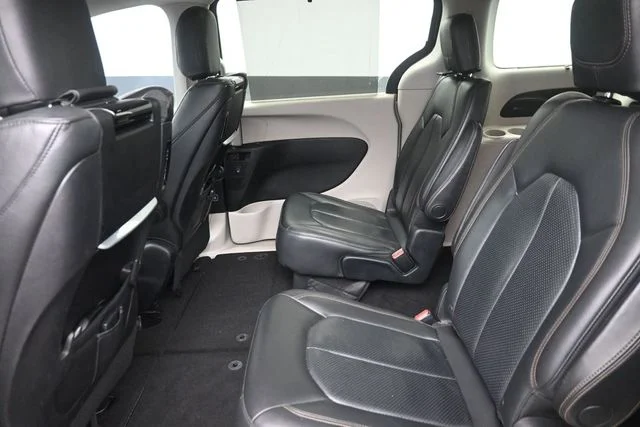 Used 2017 Gray Chrysler Touring L Plus image 18
