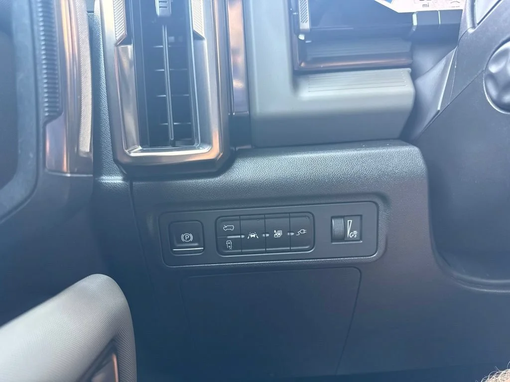 Used 2025 Interstellar White GMC 2X image 24
