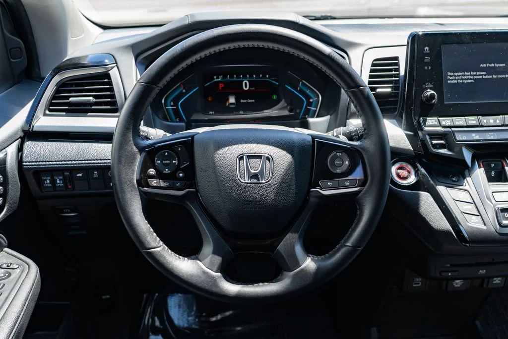 Used 2022 White Honda Touring image 12