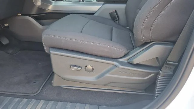 New 2026 Oxford White Ford XLT 4WD image 33