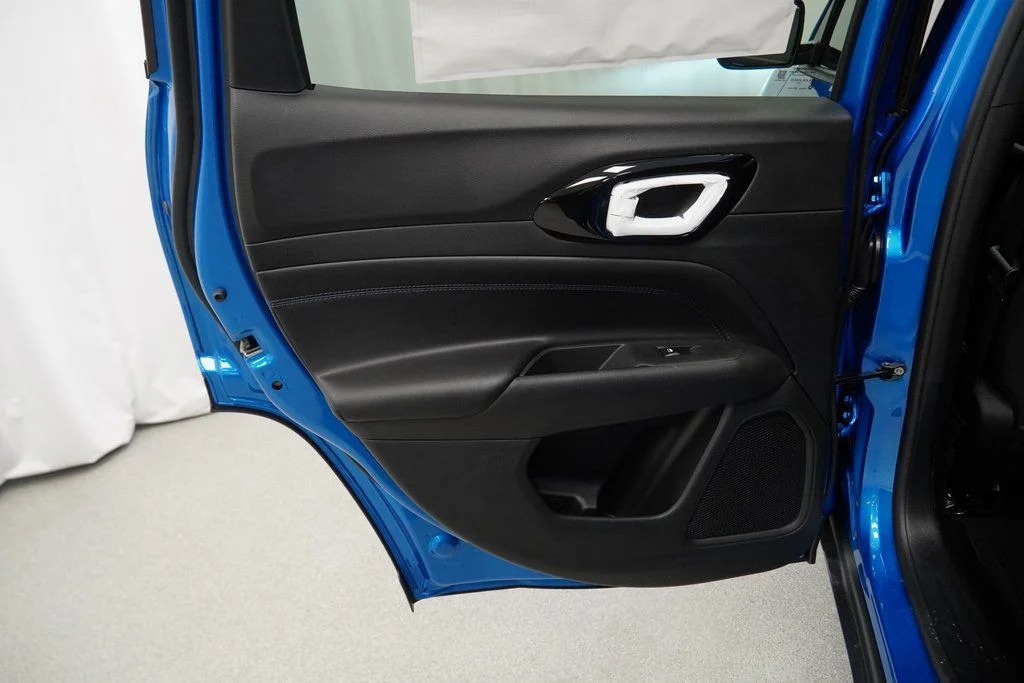 New 2026 Hydro Blue Pearlcoat Jeep Latitude image 31