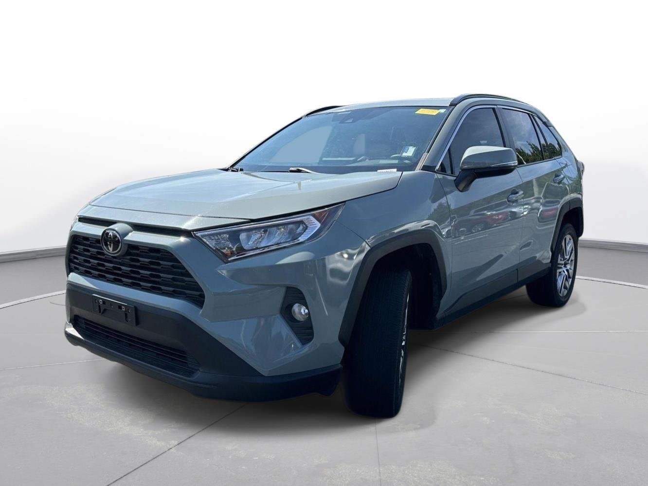 Used 2021 Lunar Rock Toyota XLE Premium image 2