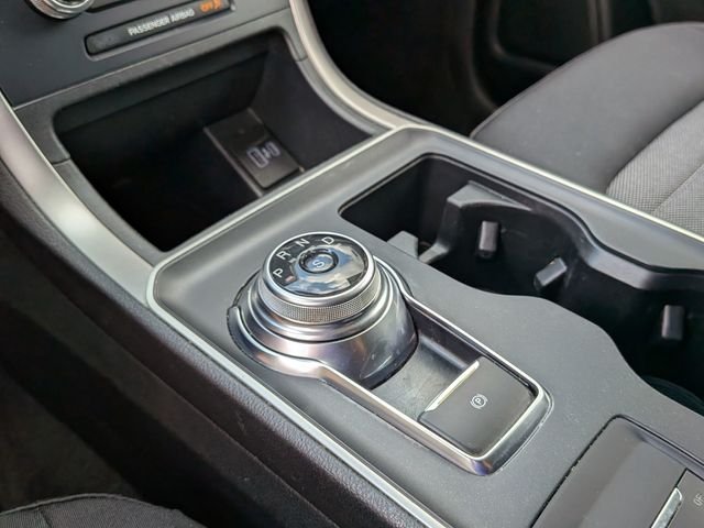 Used 2022 White Ford SE image 21