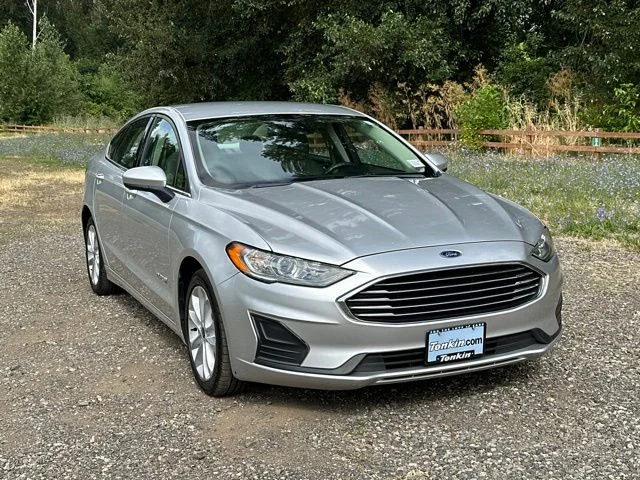 Used 2019 Ingot Silver Ford SE image 2