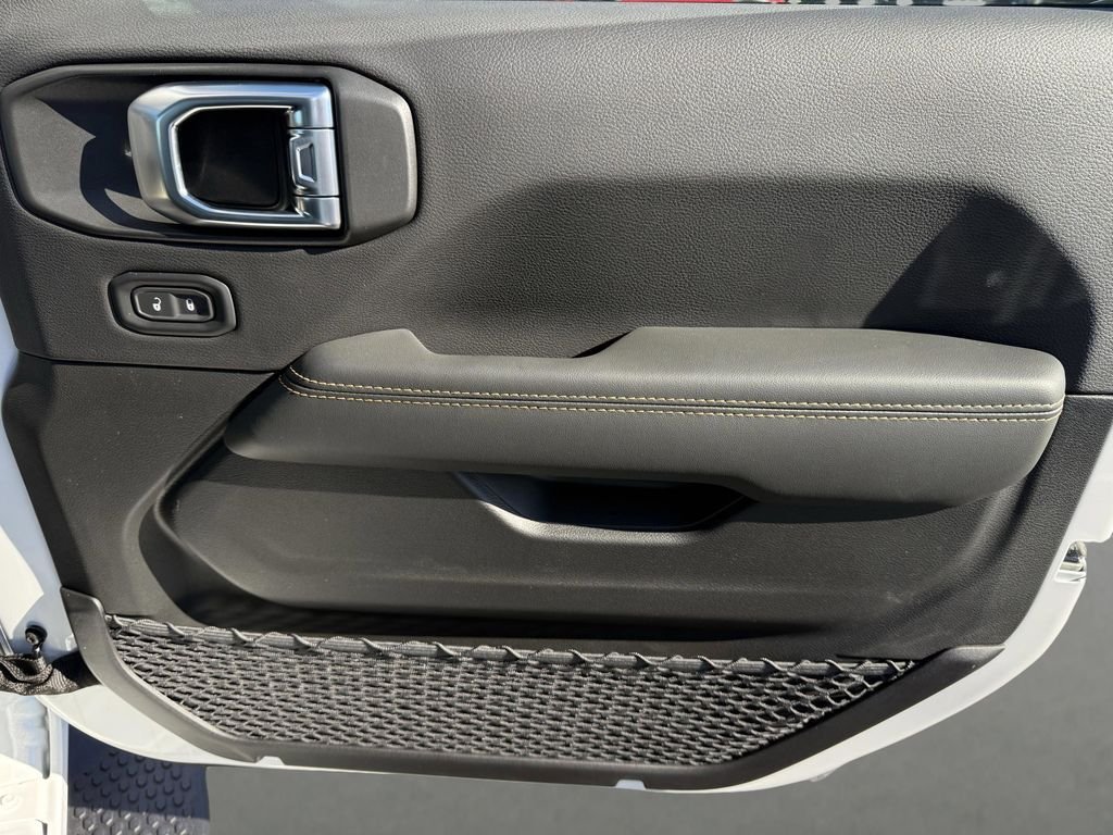 2025 Jeep Wrangler 4-Door Sahara - Photo 38