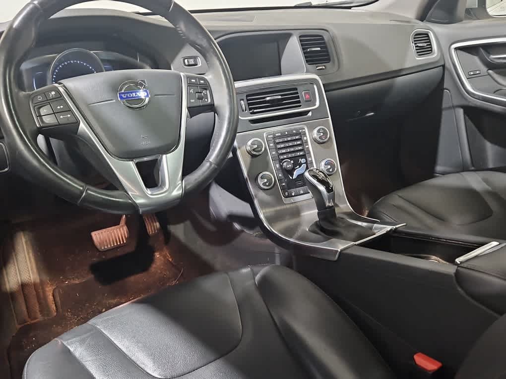 Used 2016 Silver Volvo T5 Drive-E Platinum image 13