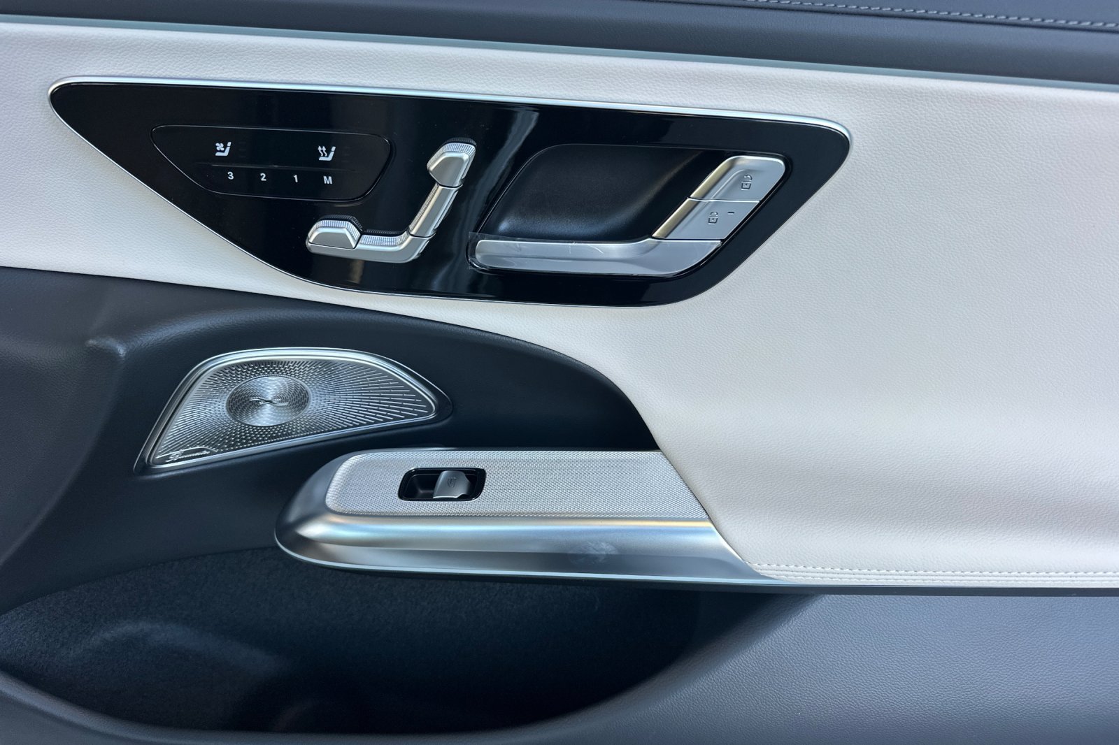 2026 Mercedes-Benz E-Class E350 - Photo 33