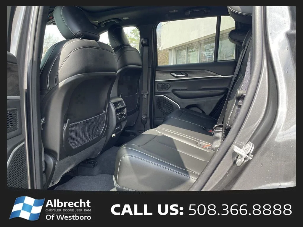 New 2026 Baltic Gray Metallic Clear-Coat Exterior Paint Jeep Limited image 11