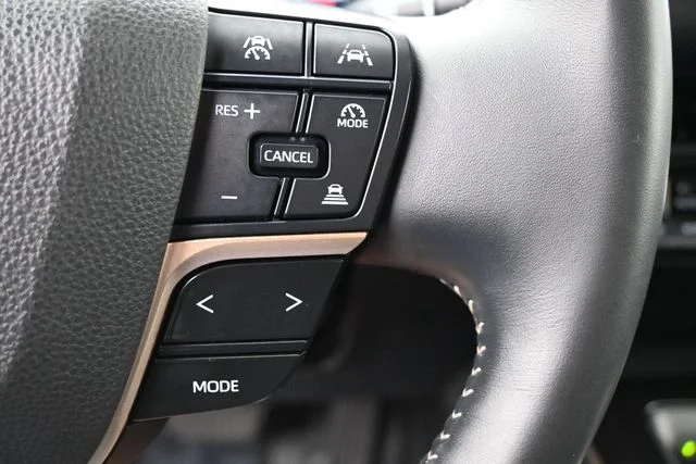 Used 2024  Toyota XLE image 19
