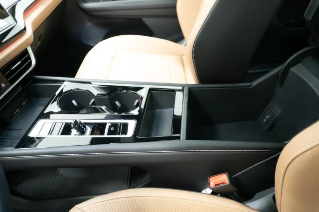 New 2026 Deep Black Pearl Volkswagen 2.0T SEL R-Line Black image 33