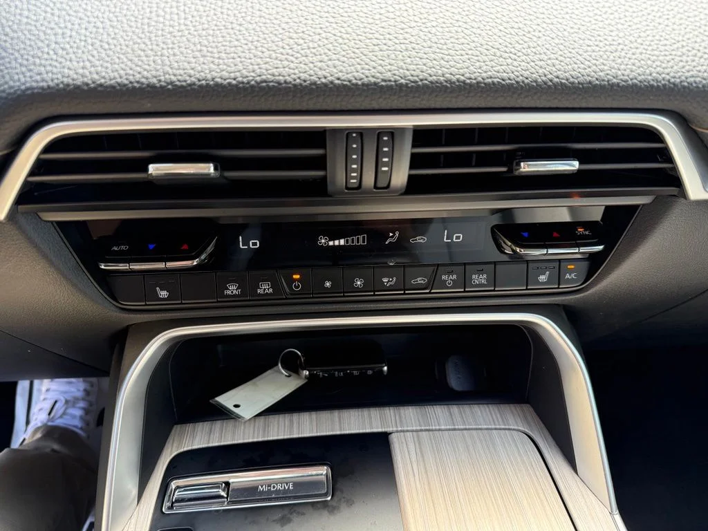 Used 2025 White Mazda Premium image 18