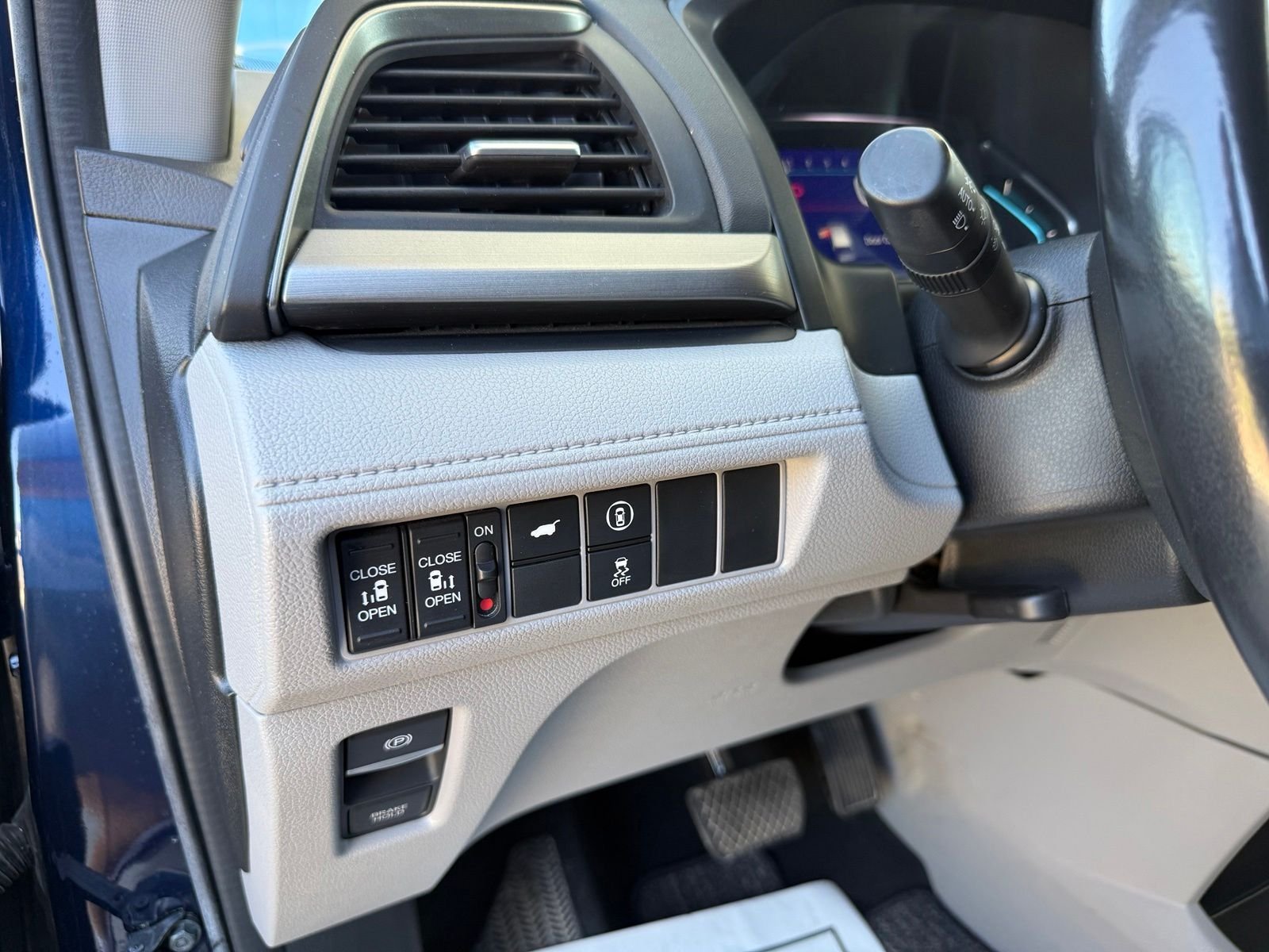 2024 Honda Odyssey EX-L - Photo 13