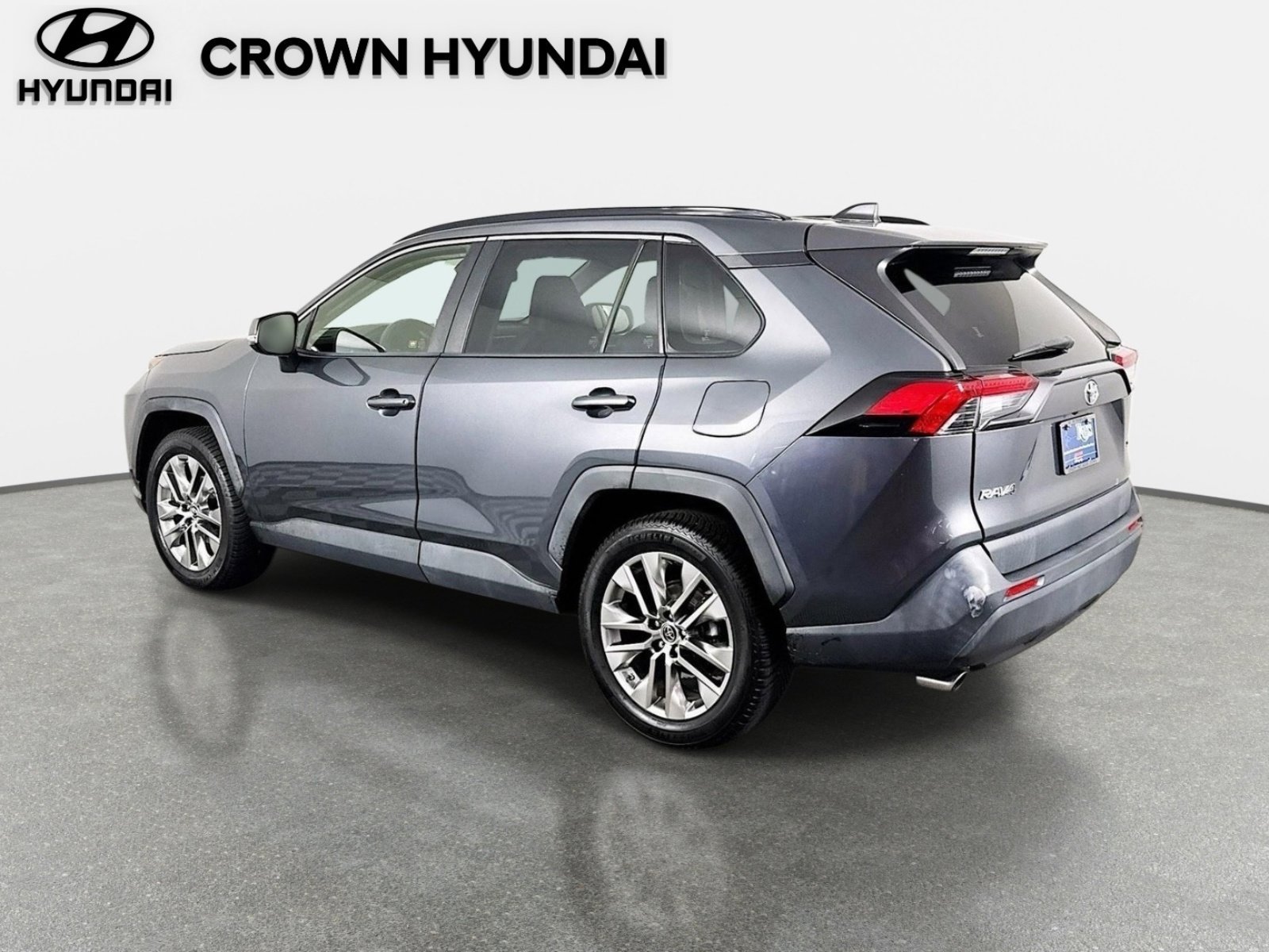 Used 2019 Magnetic Gray Metallic Toyota XLE Premium image 7