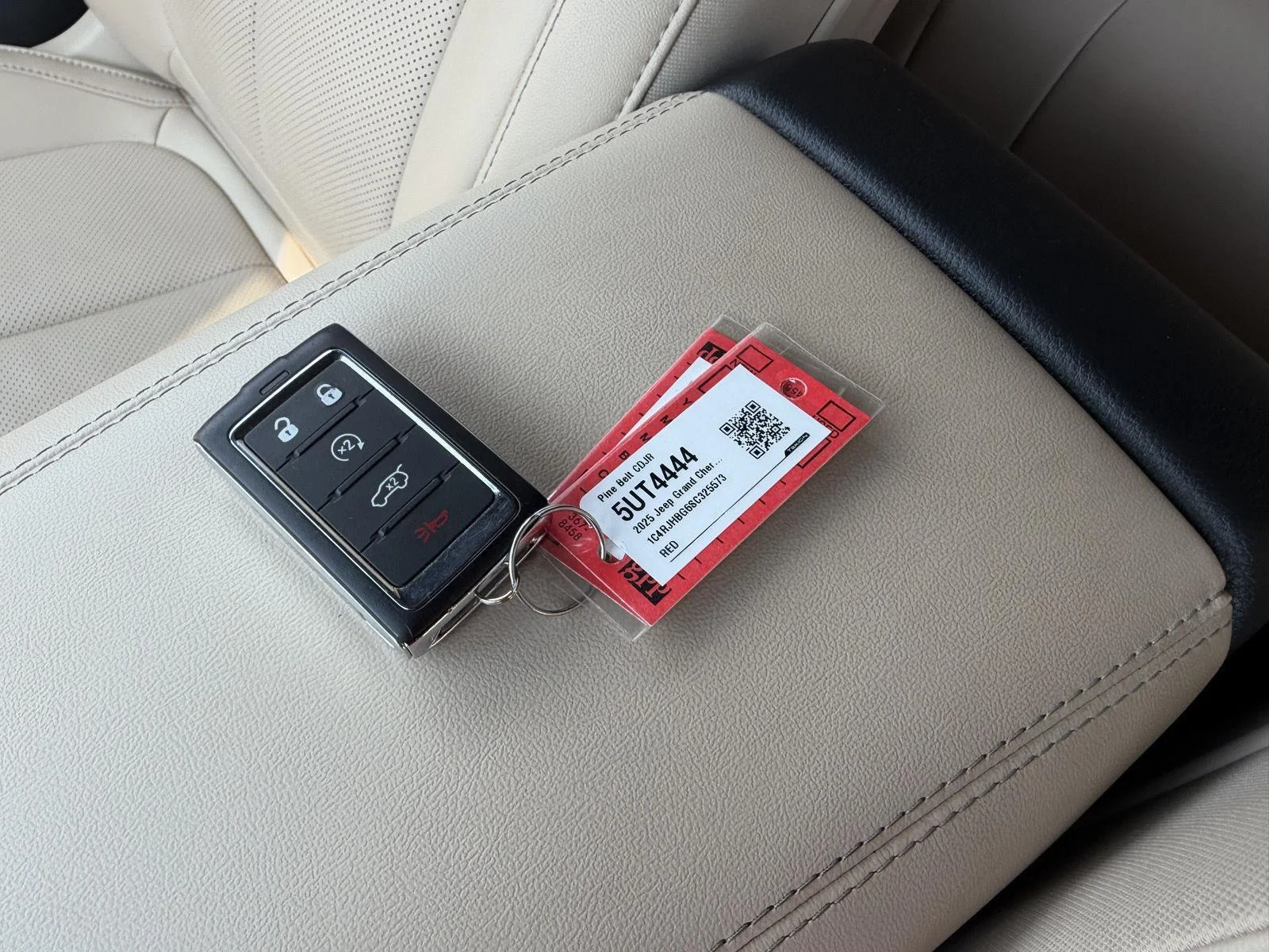 Used 2025 Velvet Red Pearlcoat Jeep Limited image 13
