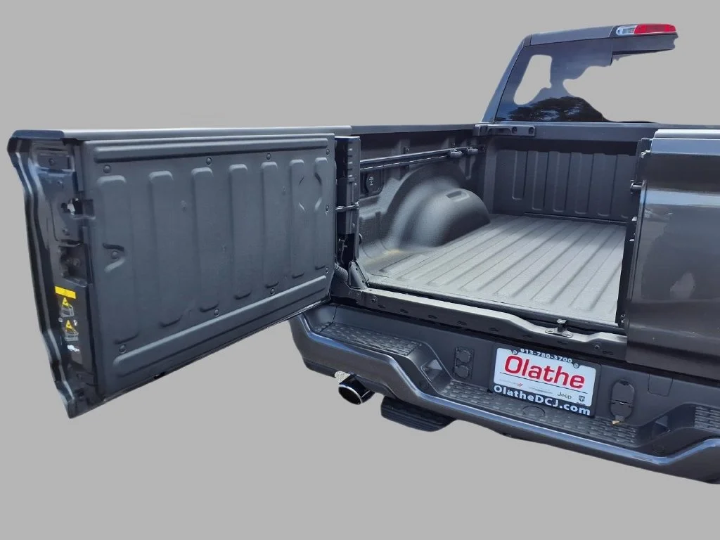 New 2026 Granite Crystal Metallic Clear-Coat Exterior Paint RAM Laramie image 26