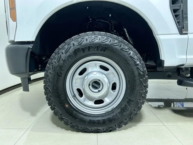 New 2025 OXFORD WHITE Ford XL Crew Cab w/6.75