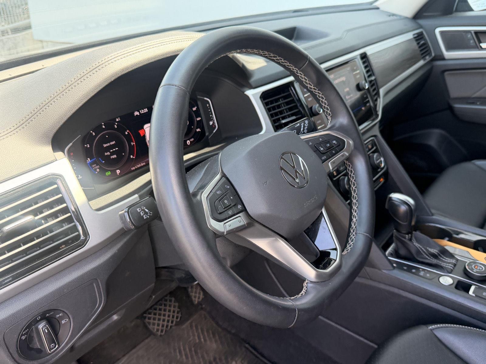 Used 2022 Platinum Gray Metallic Volkswagen 3.6L V6 SE w/Technology image 9