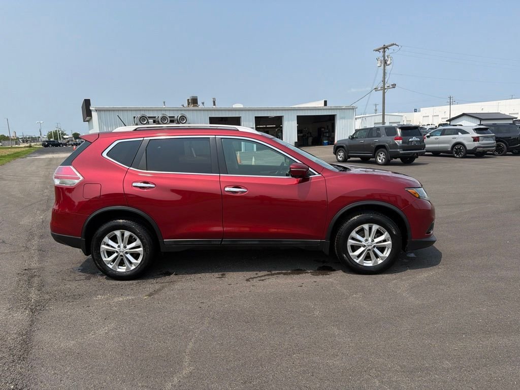 Used 2015 Cayenne Red Nissan SV image 4