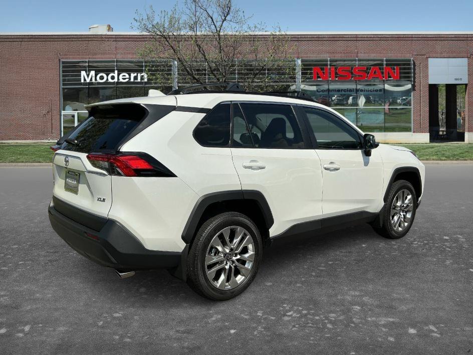Used 2025 Pearl Toyota XLE Premium image 4