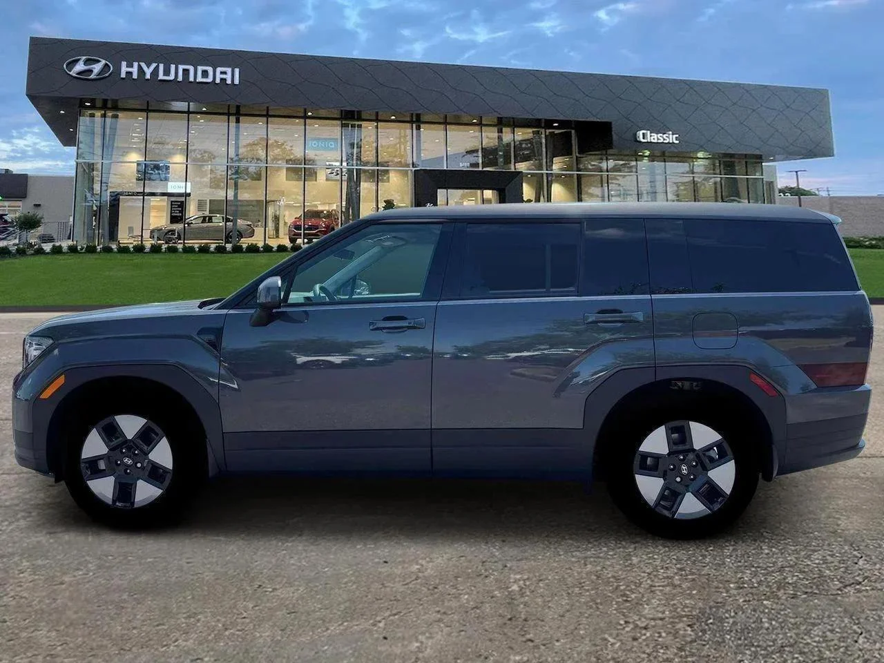 New 2026 Ecotronic Gray Metallic Hyundai SE image 3