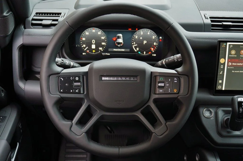 Certified Used 2025 Black Land Rover X-Dynamic SE image 18