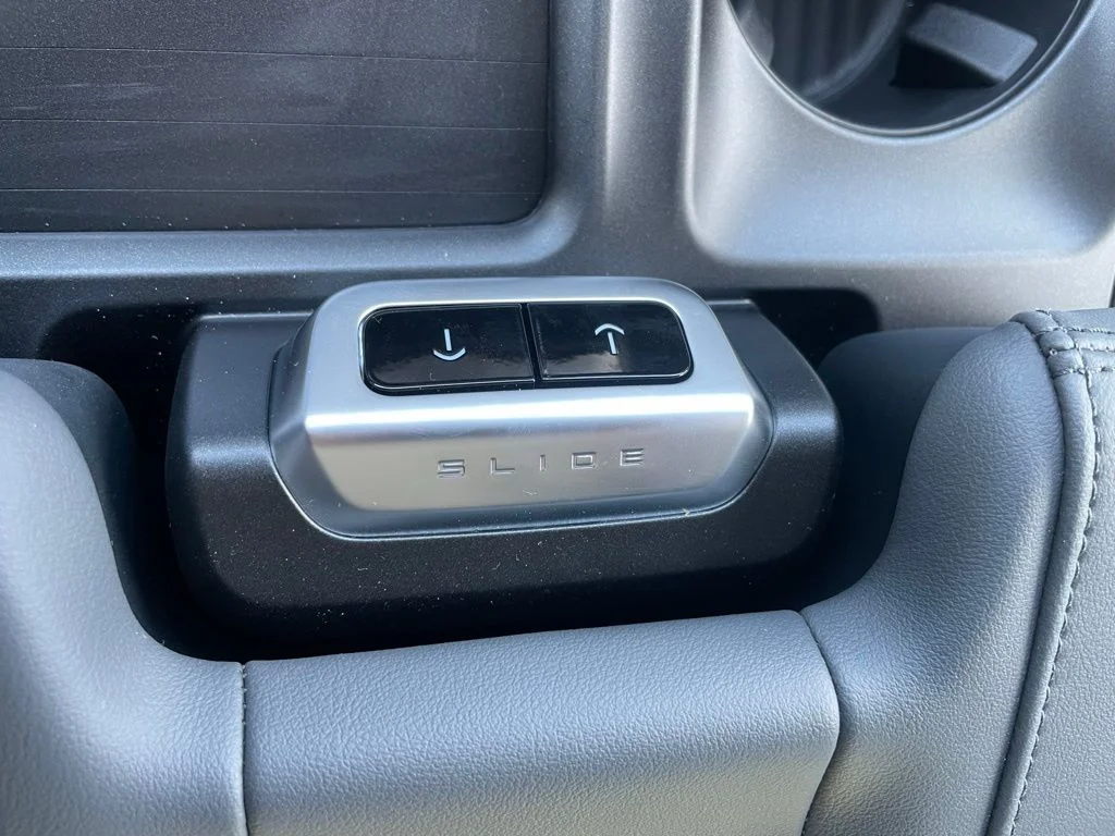 New 2026 Oxford White Ford MAX Active image 15