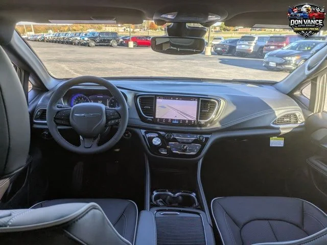 2026 Chrysler Pacifica Limited - Photo 12
