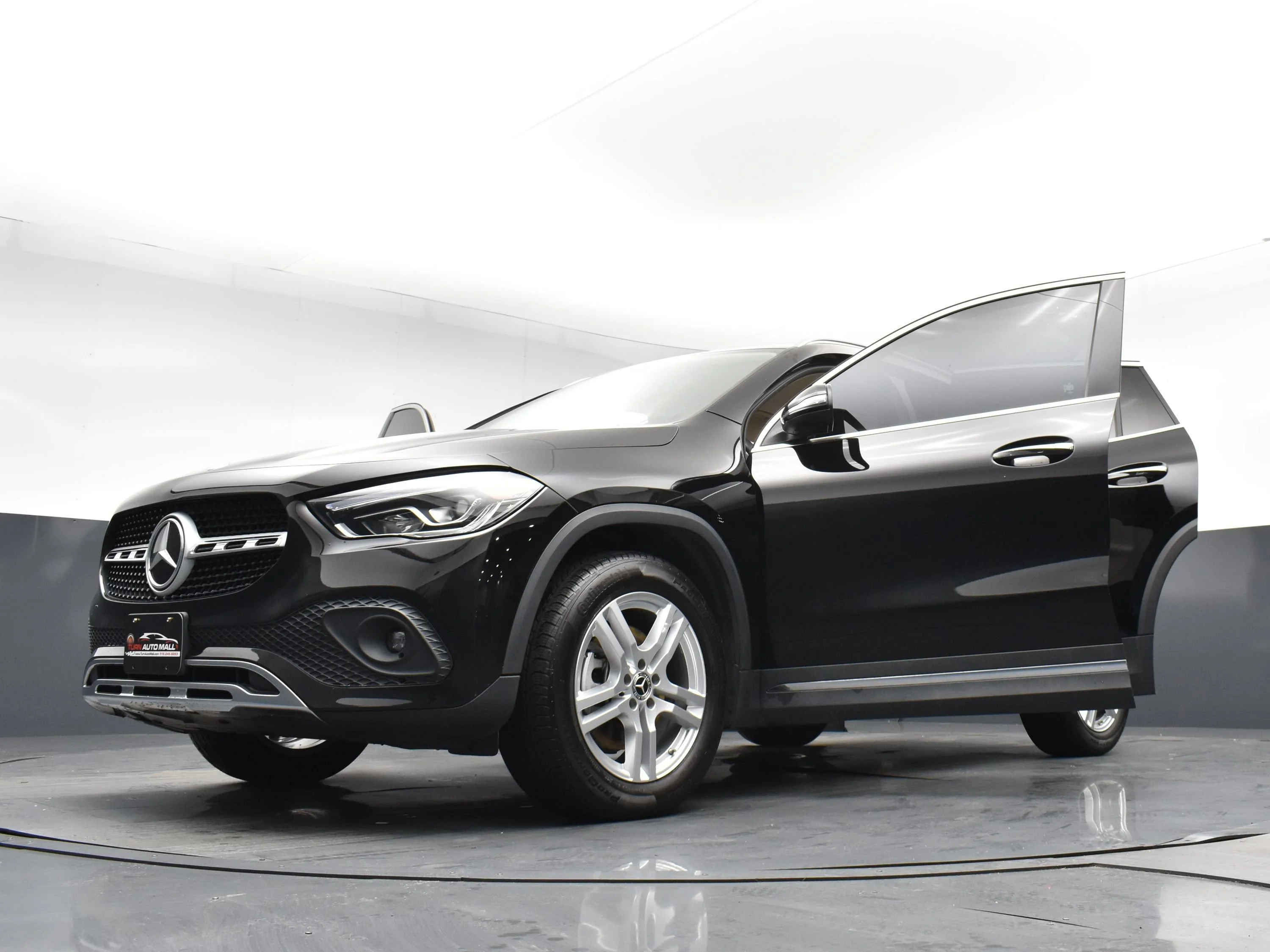 Used 2021 Night Black Mercedes-Benz GLA 250 image 29