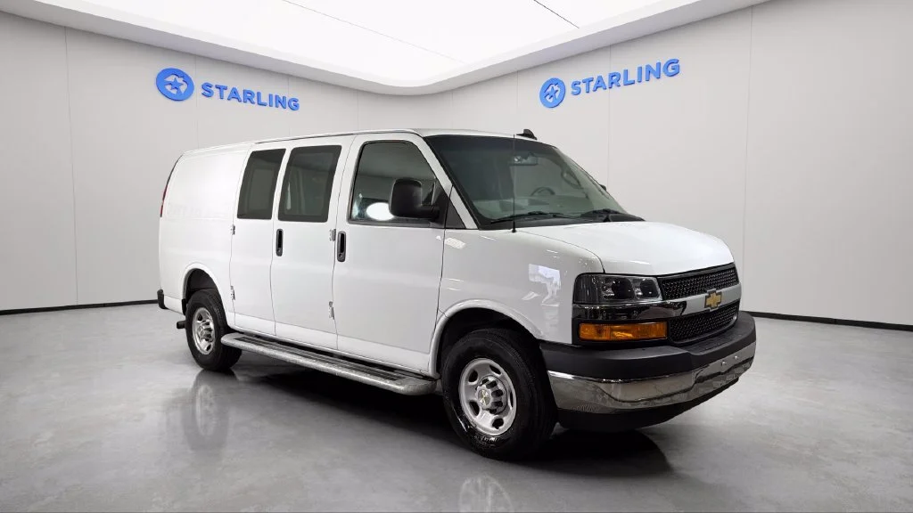 Used 2025 Summit White Chevrolet WT image 15