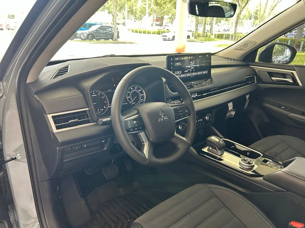 New 2026 Gray Mitsubishi Trail Edition image 6
