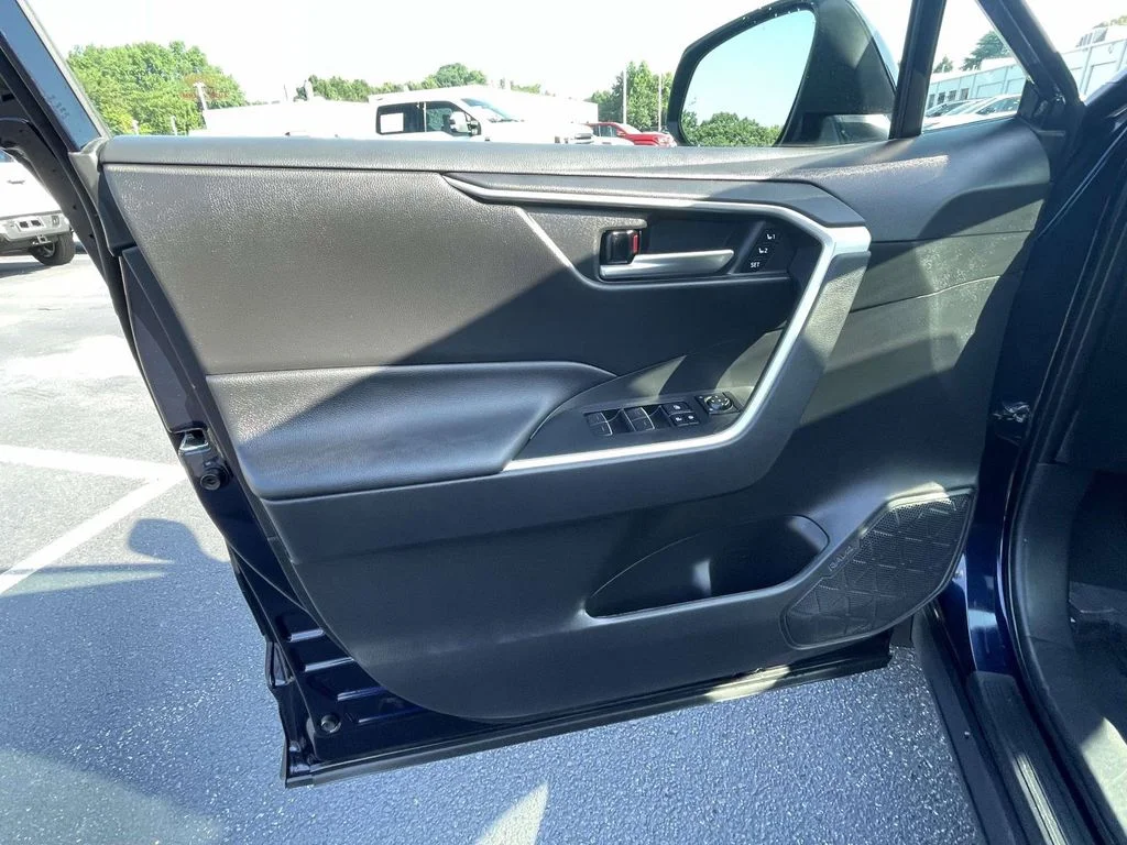 Certified Used 2024  Toyota XLE Premium image 26